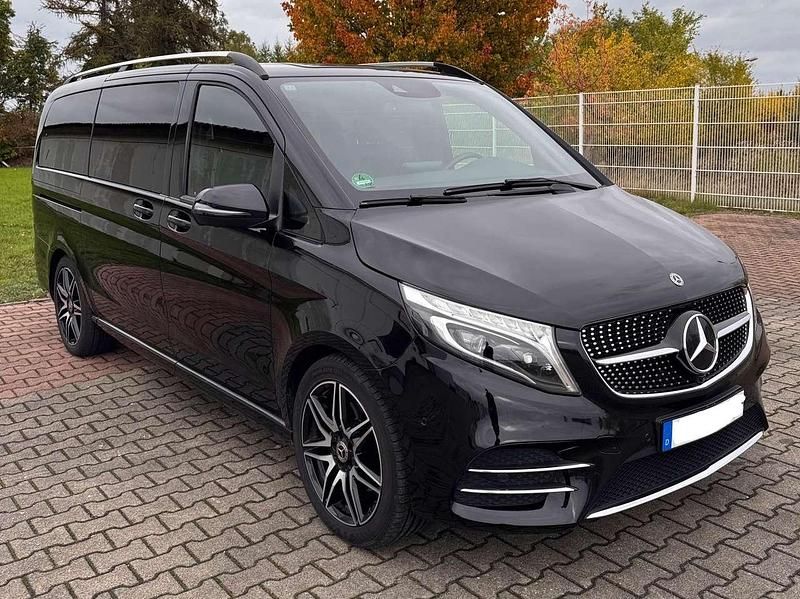 Schwarz Gebraucht 2020 Mercedes V220 Avantgarde Edition Van / Kleinbus | 43.600 € (Superpreis) - Bild 1/4