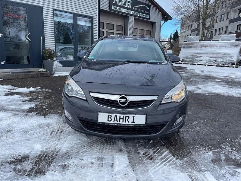 Gebraucht Opel Astra Edition 116 PS (85 kW) 2010 Grau Limousine