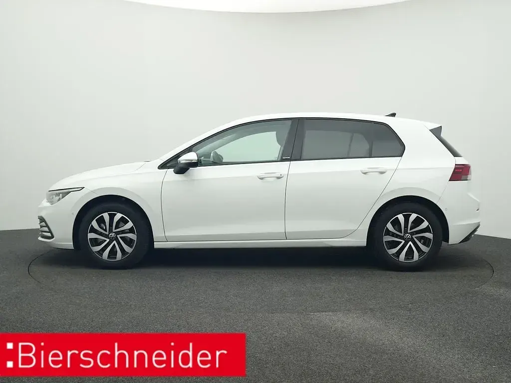 Gebraucht VW Golf VIII Active 150 PS (110 kW) 2023 Weiß Limousine