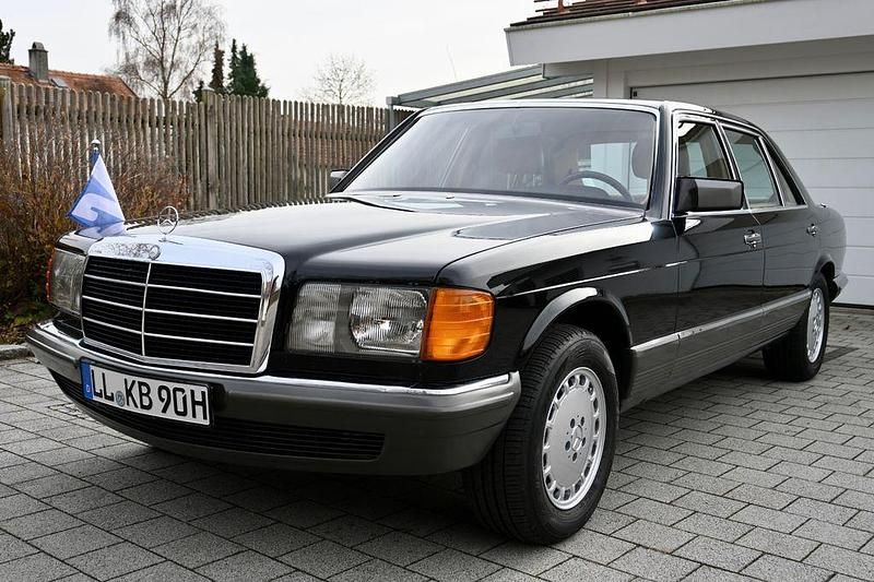Gebraucht Mercedes 380 204 PS (150 kW) 1985 Schwarz Limousine