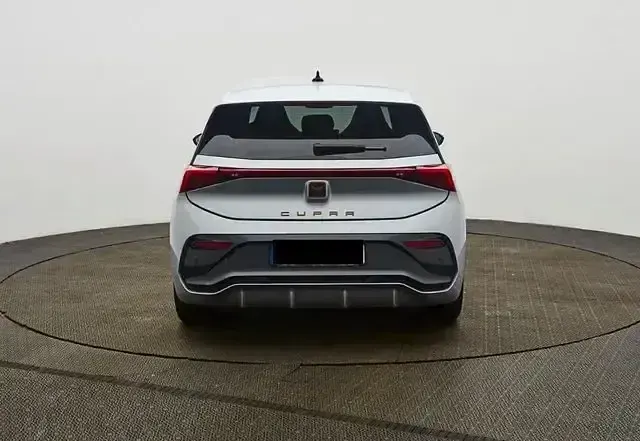 Second-hand Cupra Born 169 kW (231 CP) 2023 Argintiu Hatchback