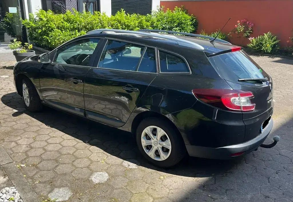 Gebraucht Renault Mégane Dynamique 106 PS (77 kW) 2011 Schwarz Limousine