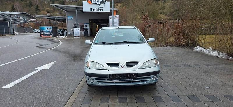 Gebraucht Renault Mégane Authentique 107 PS (78 kW) 2000 Silber Limousine