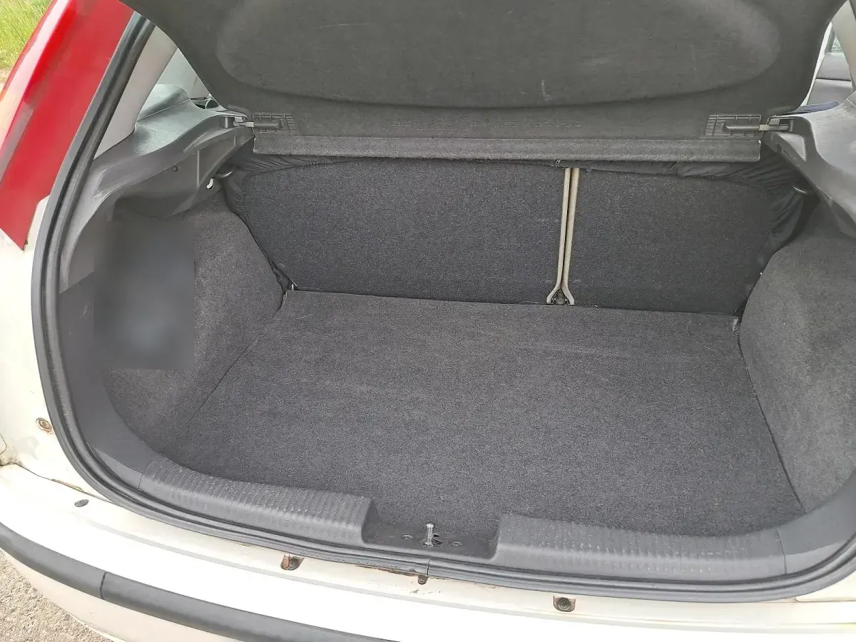 Gebraucht Ford Focus 100 PS (73 kW) 2003 Weiß Kleinwagen