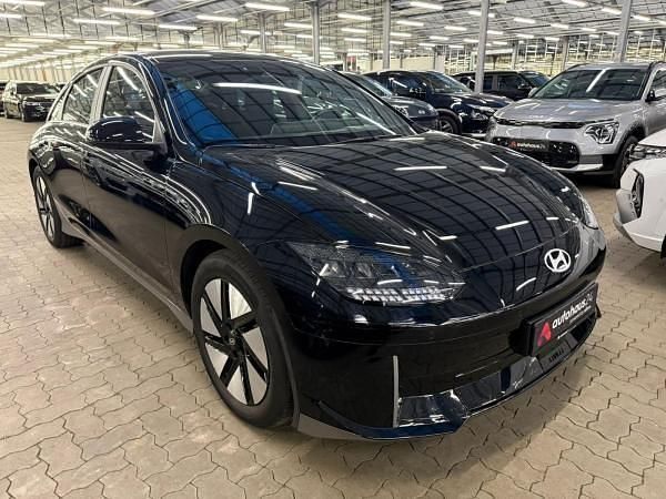 Schwarz (abyss black) Gebraucht 2023 Hyundai Ioniq 6 Techniq Limousine | 29.900 € (Superpreis) - Bild 1/4