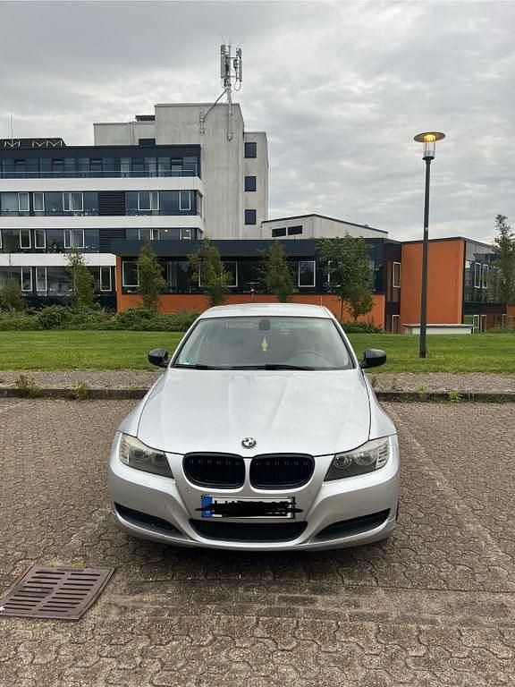 Silber Gebraucht 2010 BMW 316 Limousine | 5.300 € (Etwas zu teuer) - Bild 1/4