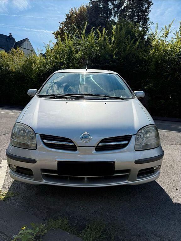 Silber Gebraucht 2004 Nissan Almera Tino Tekna+ Van / Kleinbus | 1.945 € (Fairer Preis) - Bild 1/4