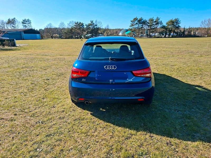 Gebraucht Audi A1 Ambition 105 PS (77 kW) 2012 Blau Kleinwagen
