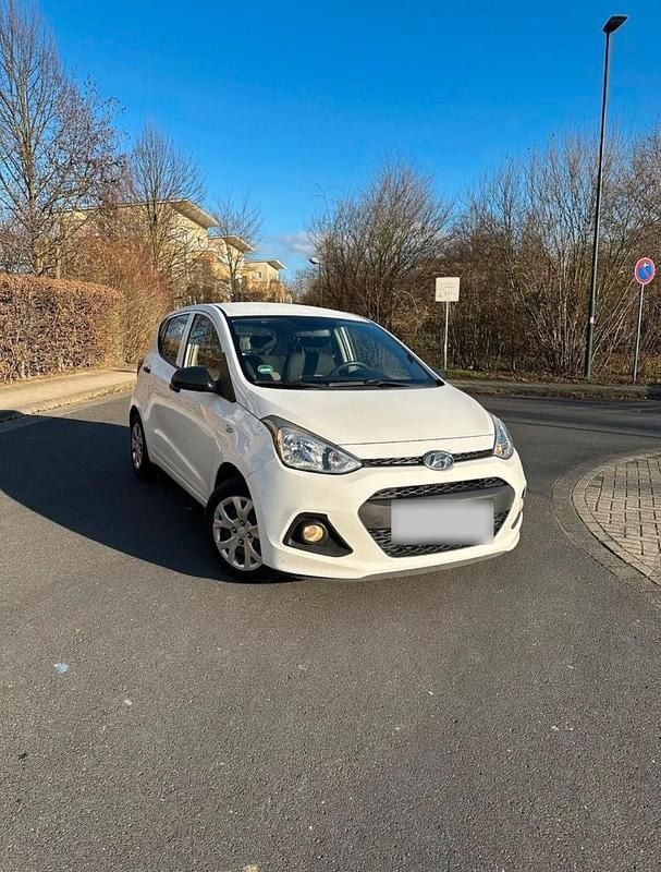 Gebraucht Hyundai i10 68 PS (50 kW) 2013 Weiß Kleinwagen