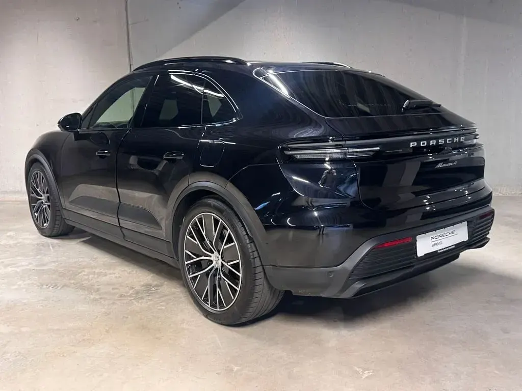 Gebraucht Porsche Macan 300 kW (408 PS) 2024 Tiefschwarzmetallic SUV