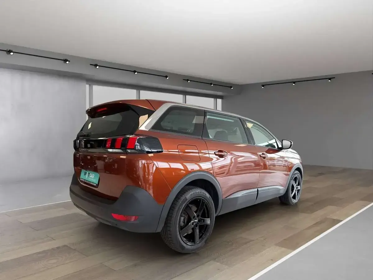 Gebraucht Peugeot 5008 Active 131 PS (96 kW) 2022 Braun SUV