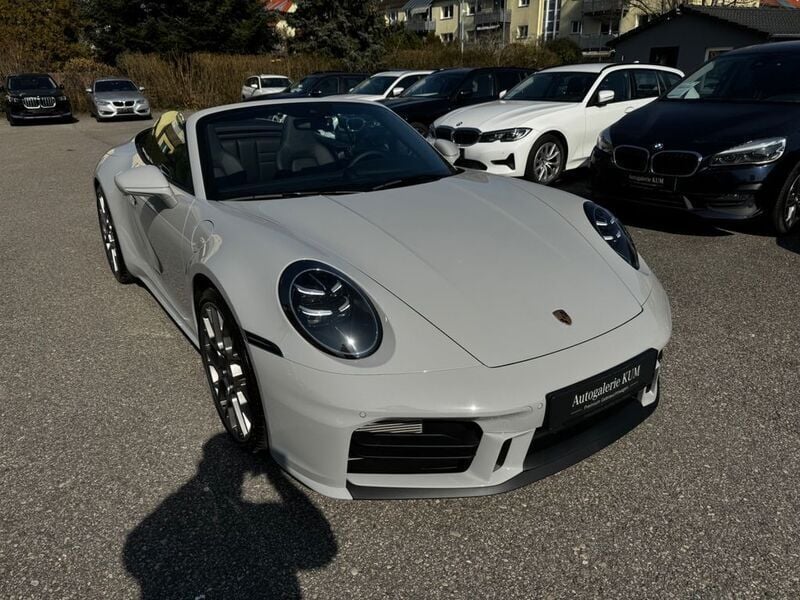 Grau Gebraucht 2024 Porsche 911 Carrera Cabriolet Chrono Cabrio | 159.950 € (Guter Preis) - Bild 1/4