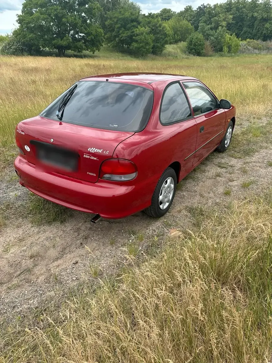 Gebraucht Hyundai Accent 75 PS (55 kW) 1998 Rot Kleinwagen