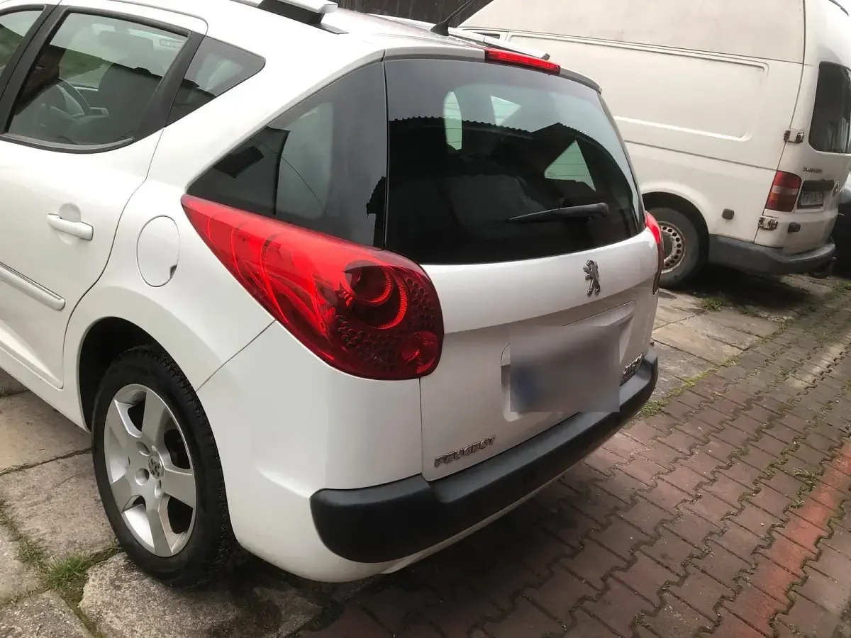 Gebraucht Peugeot 207 90 PS (66 kW) 2011 Weiß Kombi