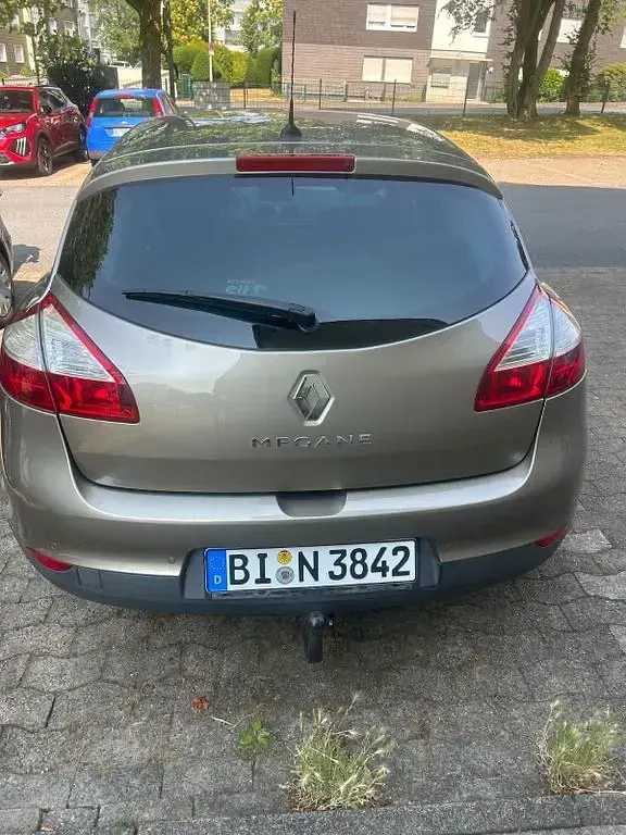 Gebraucht Renault Mégane III Luxe 140 PS (102 kW) 2011 Braun Limousine
