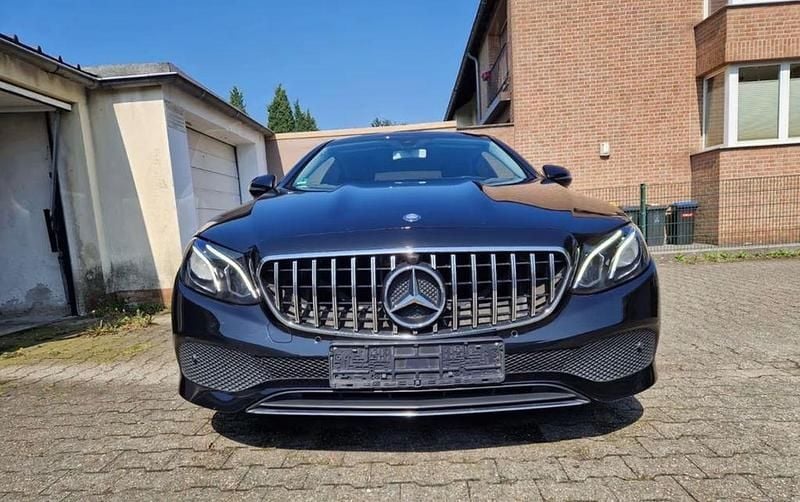 Gebraucht Mercedes E220 194 PS (142 kW) 2017 Schwarz Coupé
