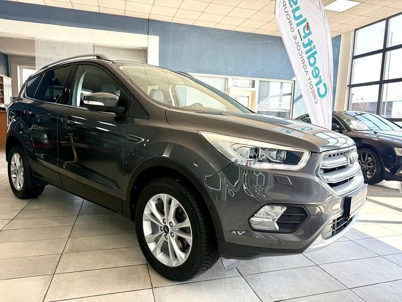 Gebraucht Ford Kuga Titanium 150 PS (110 kW) 2018 Grau SUV