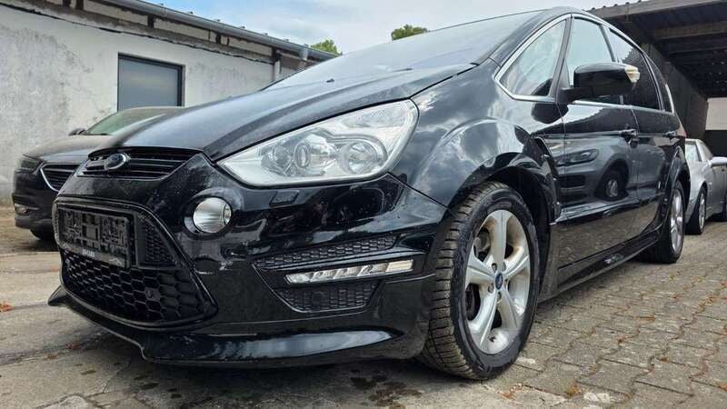 Pantherschwarz metallic Gebraucht 2011 Ford S-MAX Titanium S Van / Kleinbus | 7.499 € (Superpreis) - Bild 1/4
