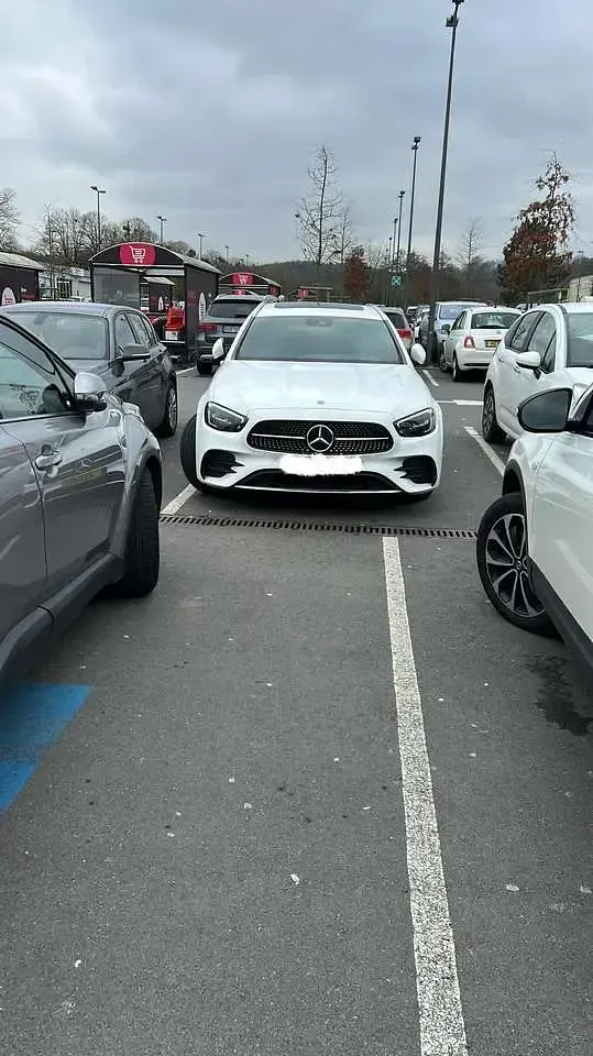 Gebraucht Mercedes E220 AMG line 194 PS (142 kW) 2022 Weiß Kombi