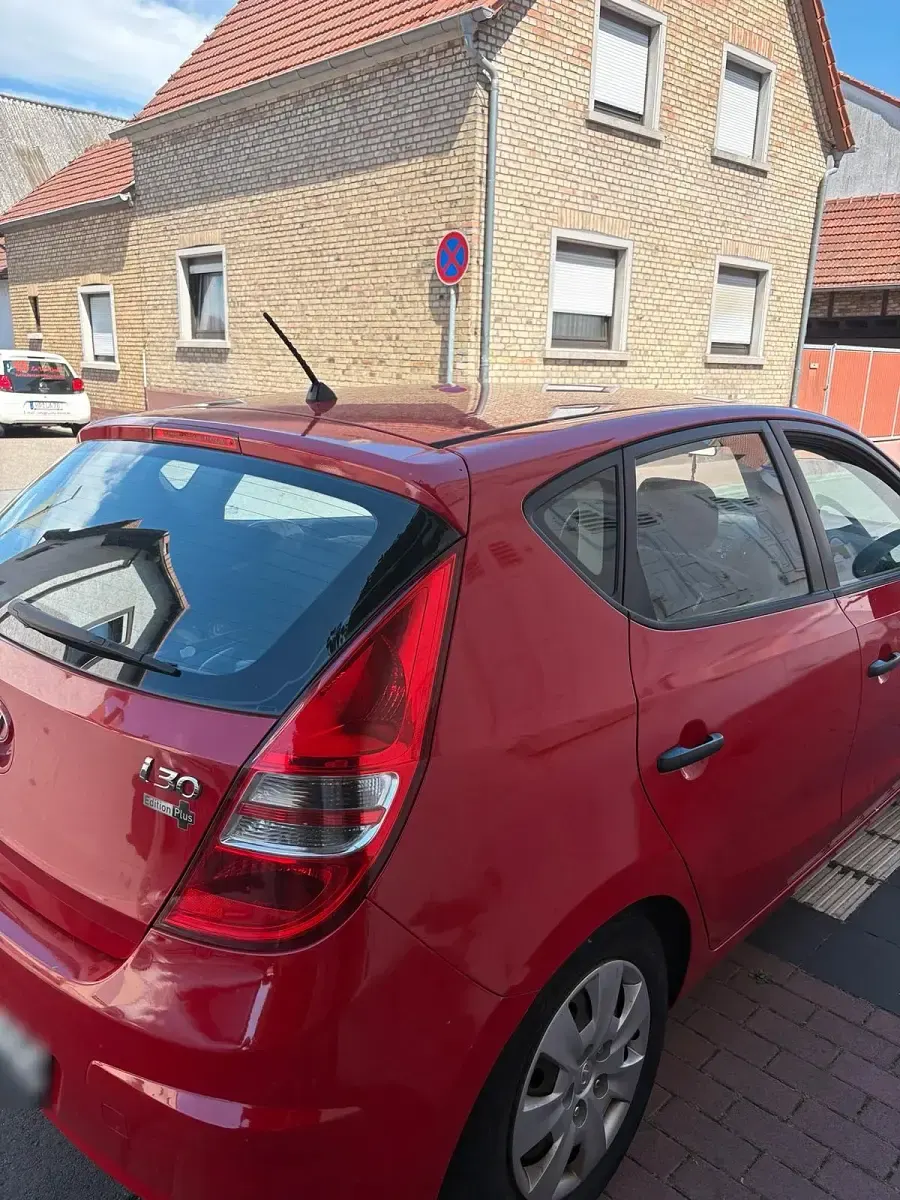 Gebraucht Hyundai i30 Edition 122 PS (89 kW) 2009 Rot Kleinwagen