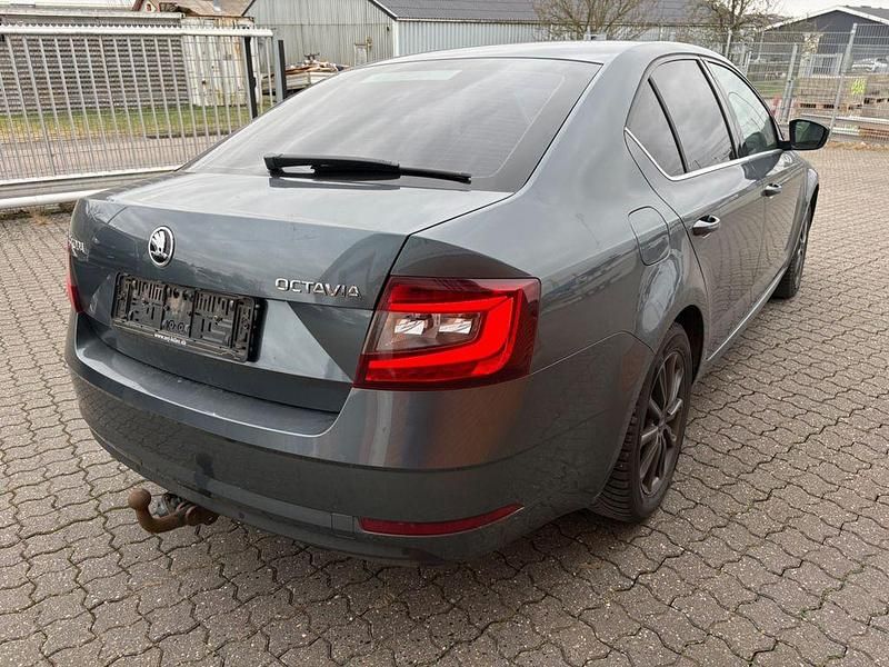 Gebraucht Skoda Octavia Style 116 PS (85 kW) 2018 Grau Limousine