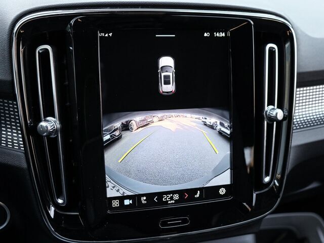 Gebraucht Volvo XC40 Core 163 PS (119 kW) 2024 Weiß SUV