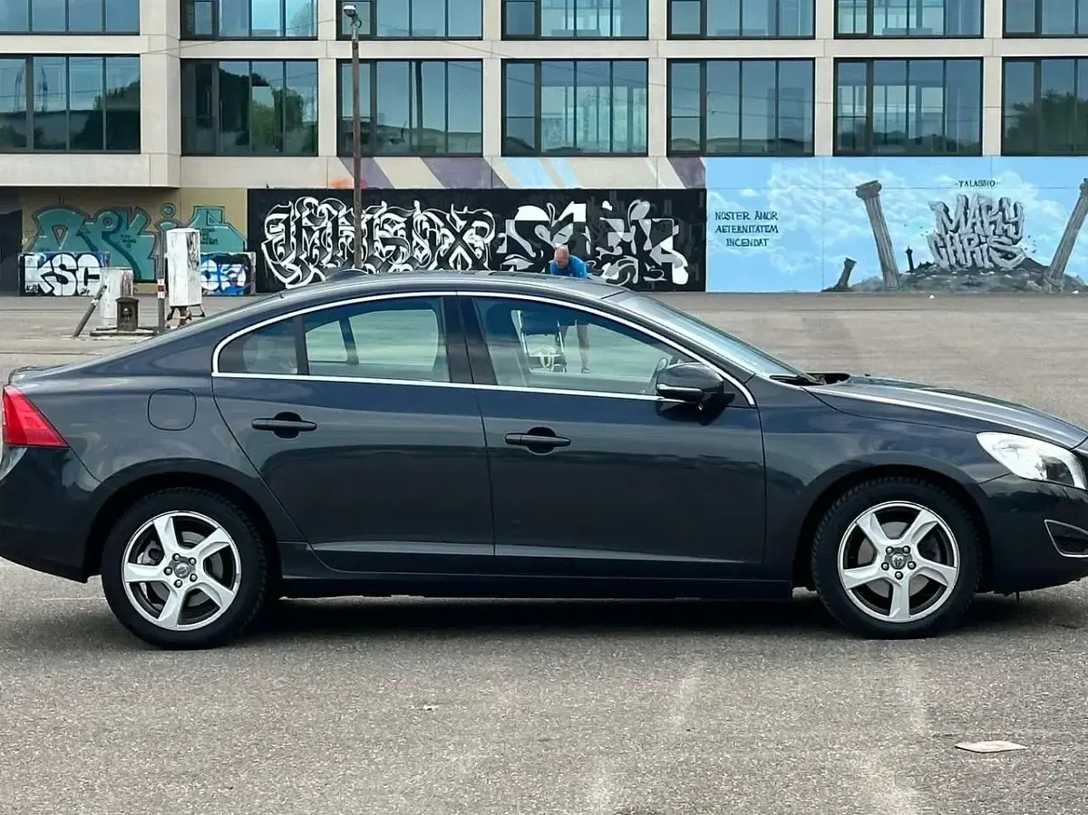 Gebraucht Volvo S60 Summum 163 PS (119 kW) 2012 Grau Limousine