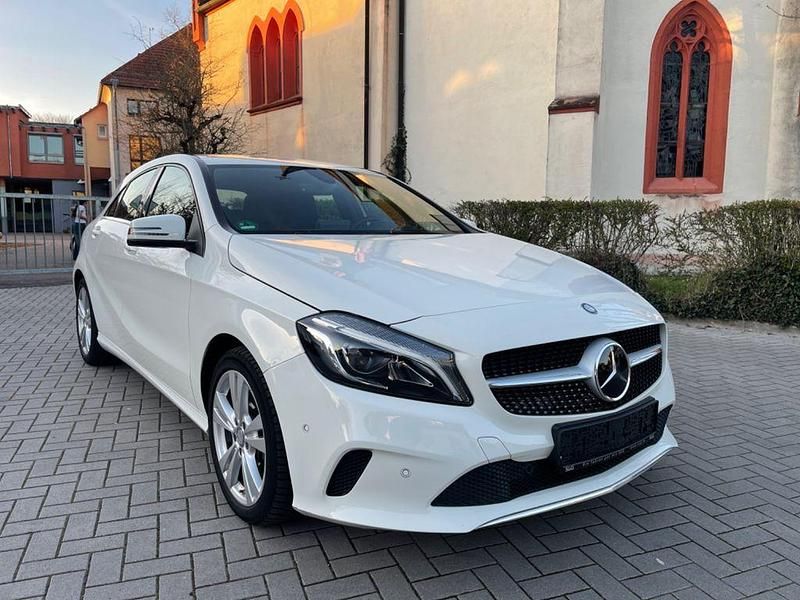 Gebraucht Mercedes A200 136 PS (100 kW) 2016 Weiß Limousine