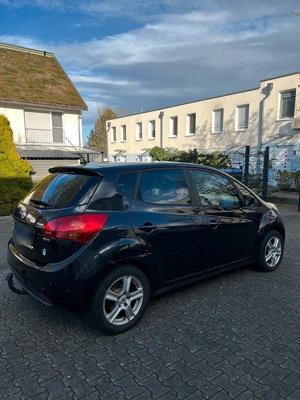 Gebraucht Kia Venga 128 PS (94 kW) 2011 Schwarz Kleinwagen