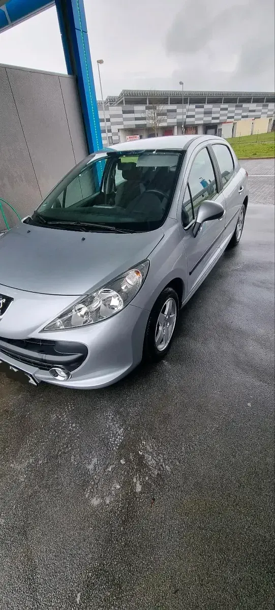 Gebraucht Peugeot 207 95 PS (69 kW) 2009 Silber Kleinwagen