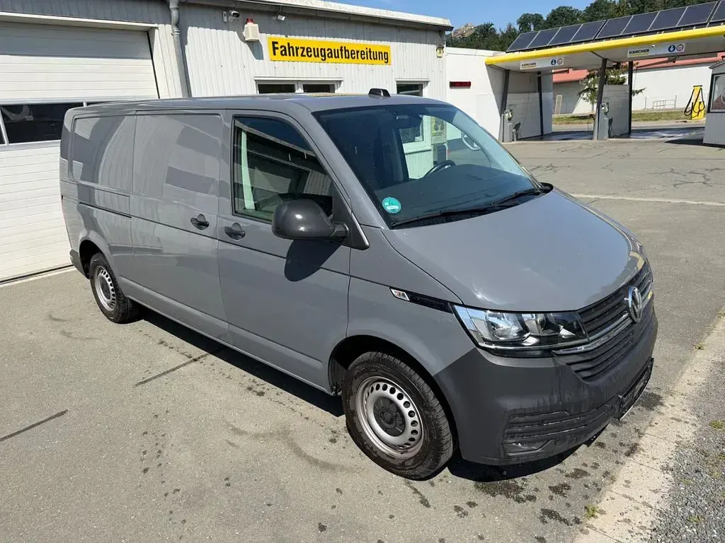 Gebraucht VW T6.1 150 PS (110 kW) 2023 Grau Van