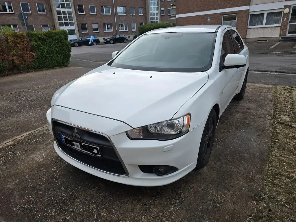 Gebraucht Mitsubishi Lancer Edition 117 PS (86 kW) 2011 Weiß Limousine