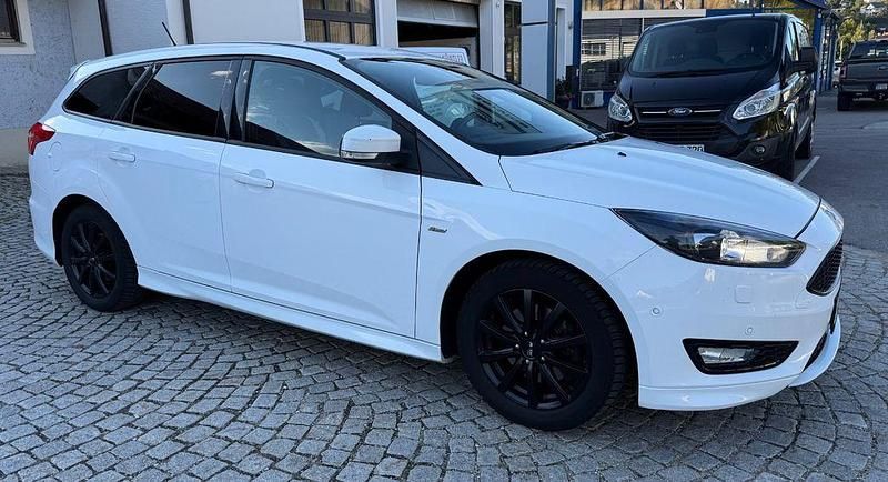 Weiß Gebraucht 2018 Ford Focus ST-Line Kombi | 12.500 € (Guter Preis) - Bild 1/4