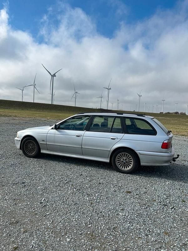Gebraucht BMW 525 163 PS (119 kW) 2001 Grau Kombi