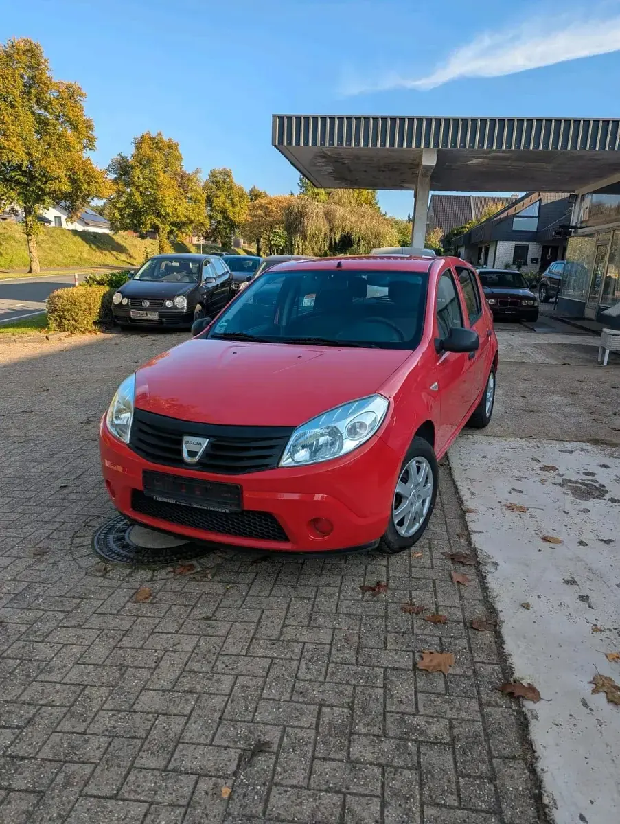 Gebraucht Dacia Sandero 75 PS (55 kW) 2012 Rot Limousine