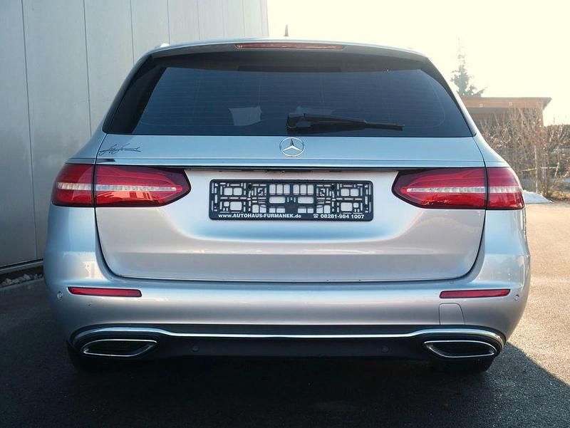 Gebraucht Mercedes E220 Avantgarde 194 PS (142 kW) 2018 Silber Limousine