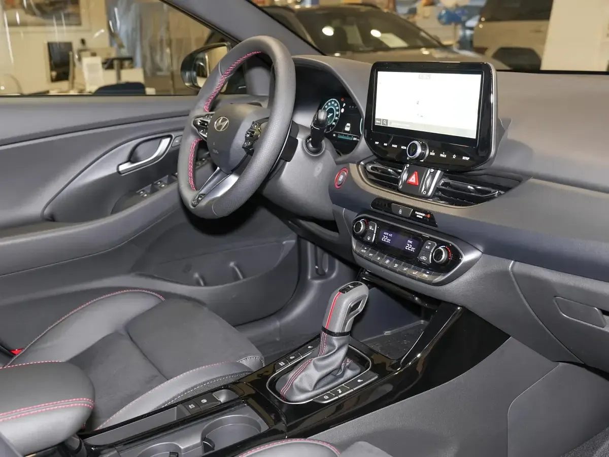 Neu Hyundai i30 N Line 140 PS (102 kW) 2025 Ecotronic grey Limousine