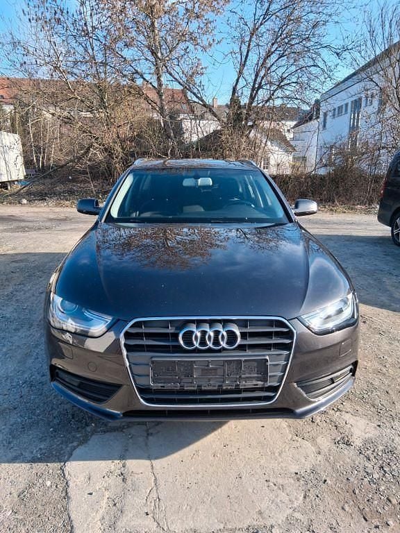 Gebraucht Audi A4 Ambiente 143 PS (105 kW) 2012 Grau Limousine