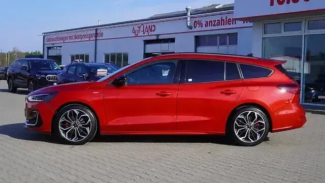 Gebraucht Ford Focus ST-Line 155 PS (114 kW) 2022 Rot Kombi