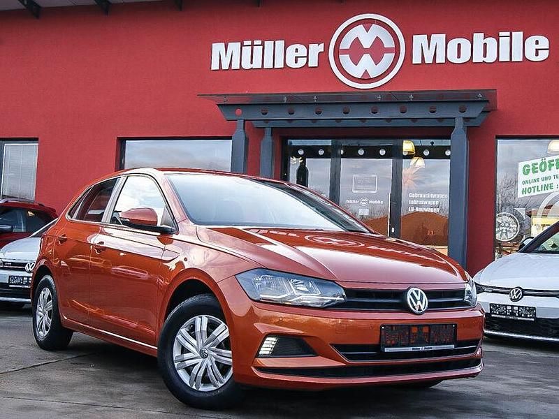 Gebraucht VW Polo Trendline 65 PS (47 kW) 2018 Energetic orange metallic Limousine