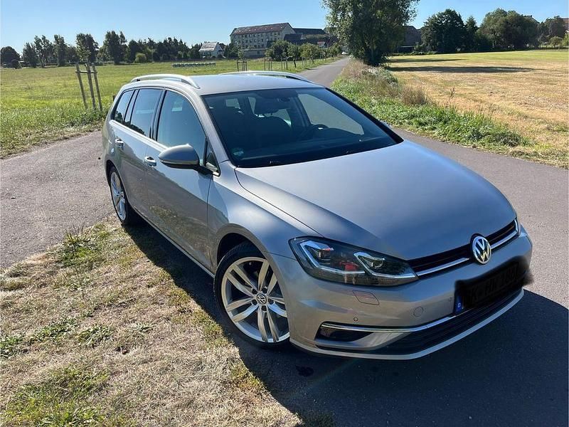 Silber Gebraucht 2018 VW Golf VII Highline Kombi | 18.750 € (Etwas zu teuer) - Bild 1/4