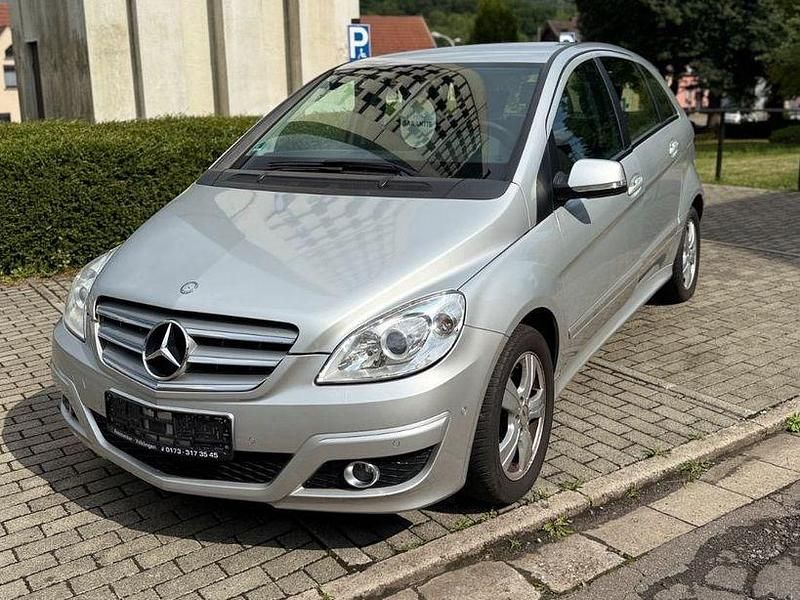Gebraucht Mercedes B200 136 PS (100 kW) 2010 Silber Van / Kleinbus