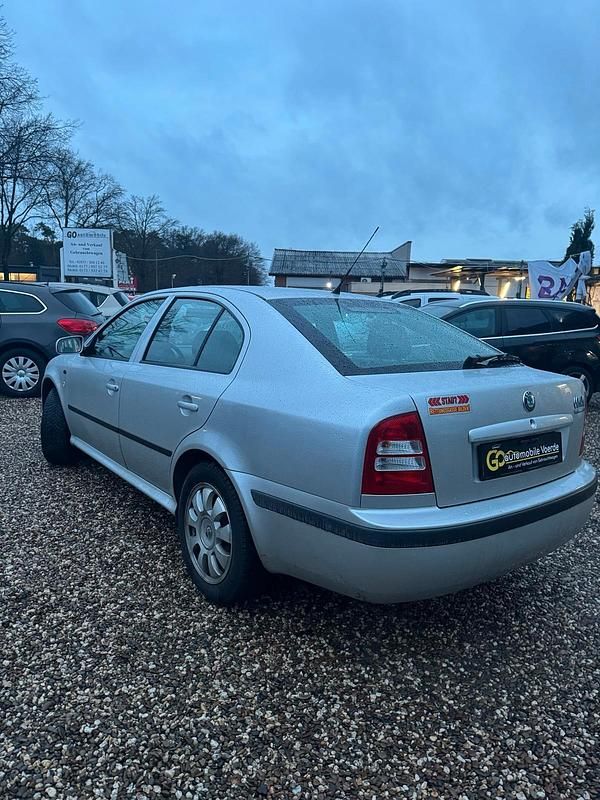 Silber Gebraucht 2002 Skoda Octavia Limousine | 1.790 € (Fairer Preis) - Bild 1/4