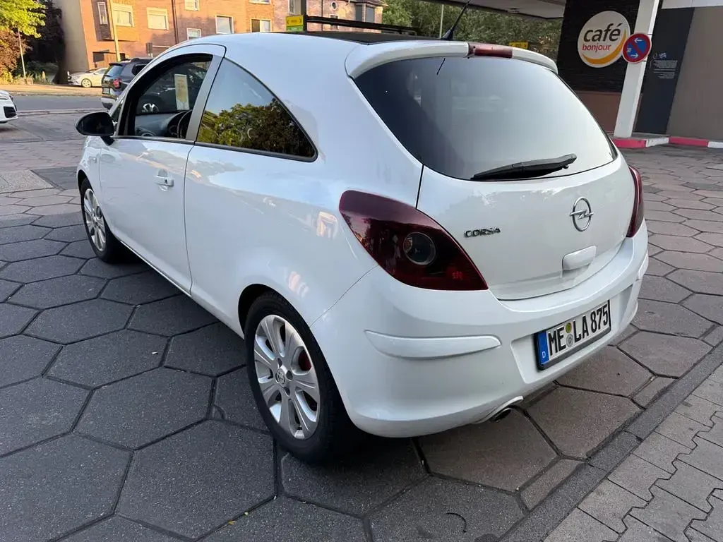 Gebraucht Opel Corsa Color Edition 87 PS (63 kW) 2010 Weiß Kleinwagen