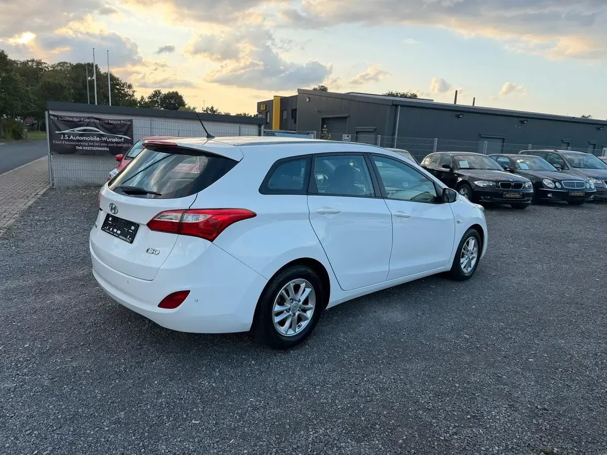 Gebraucht Hyundai i30 136 PS (100 kW) 2016 Weiß Kombi