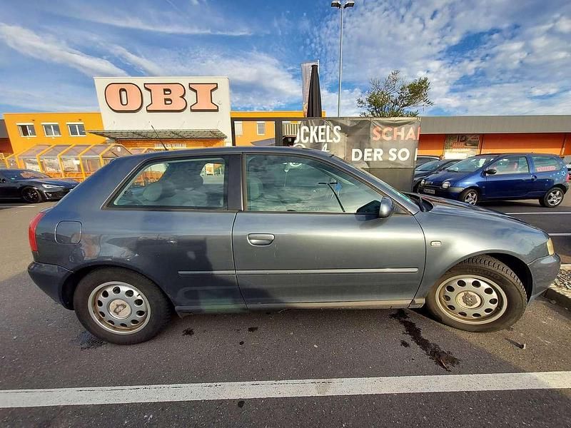 Gebraucht Audi A3 Attraction 101 PS (74 kW) 2002 Grau Limousine