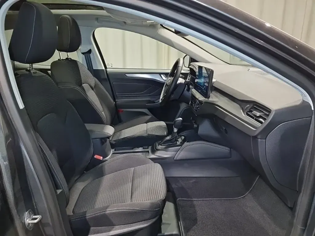 Neu Ford Focus Titanium X 155 PS (114 kW) 2026 Grau, magnetic metallic Limousine