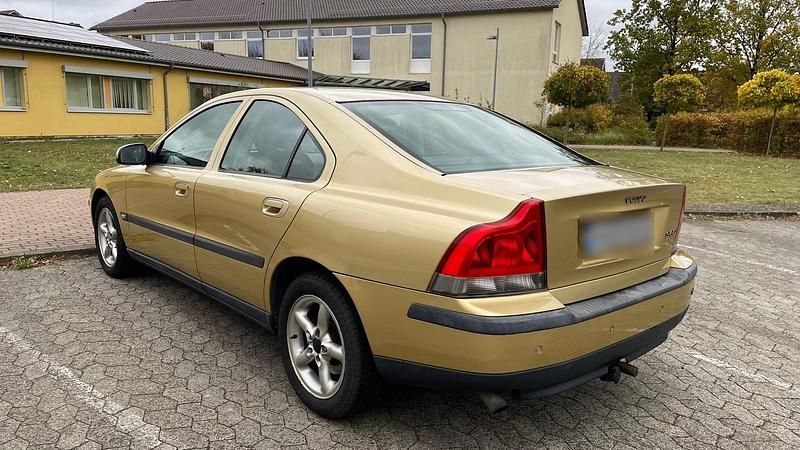 Gebraucht Volvo S60 170 PS (125 kW) 2001 Gold Limousine
