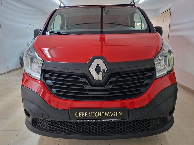 Gebraucht Renault Trafic 90 PS (66 kW) 2015 Rot Van / Kleinbus