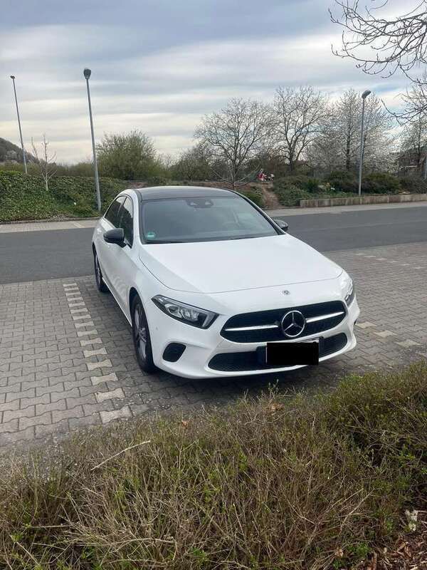 Weiß Gebraucht 2022 Mercedes A200 Advanced Limousine | 31.500 € (Teuer) - Bild 1/4